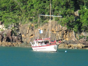 Neighbours at first anchorage