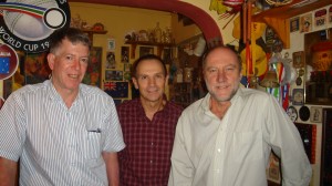 Marathoners in Rich's pub - a dry night before..! Marathoners in Rich's pub - a dry night before..!